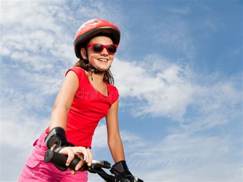 Adolescente En Una Bicicleta Imagen De Archivo Imagen De Bici
