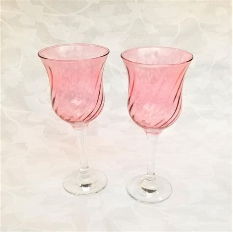 Vintage Pink Wine Glasses Set Of 2 Clear Stem Pink Swirl Wine Set By Brookesrepurpose On Etsy