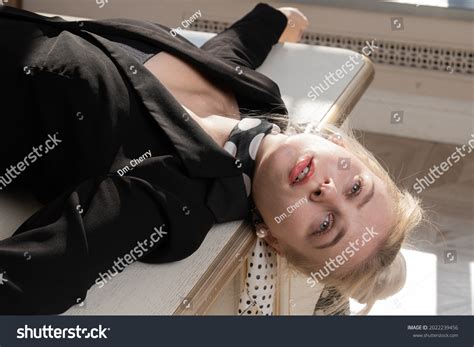 Crime Scene Strangled Pretty Business Woman Stockfoto