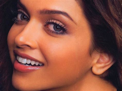 Deepika Padukone Cute Smile Hd Wallpaper Free Actresshot Picswallpapersimagesnewscoll Photo