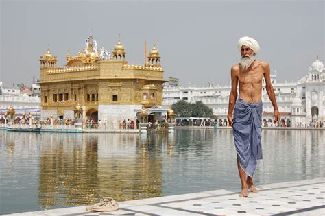 Filesikh Pilgrim At The Golden Temple Harmandir Sahib In Amritsar