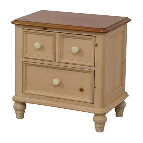 23.25 height x 28.25 length x 28.25 depth. 88% OFF - Broyhill Furniture Broyhill Beige Three-Drawer End Table / Tables