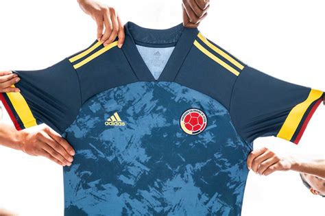 This page was last edited on 13 may 2021, at 00:10. Colombia uitshirt 2020-2021 - Voetbalshirts.com