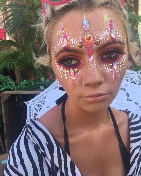 Pin By 🌜maebelbelle🌛 On Festivalsssssss Festival Makeup Glitter