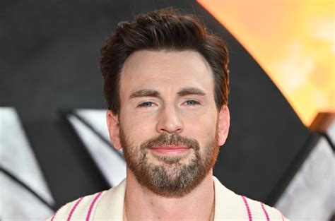 Chris Evans Mom Had The Best Reaction To His Sexiest Man Alive Title