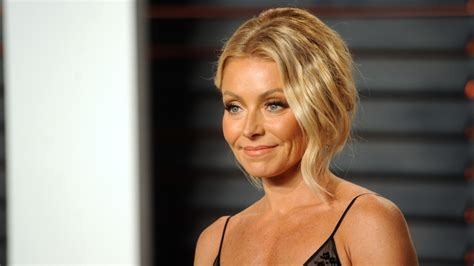 Kelly Ripa Reacts To ‘live With Kelly And Ryan Fans Bashing Her Makeup