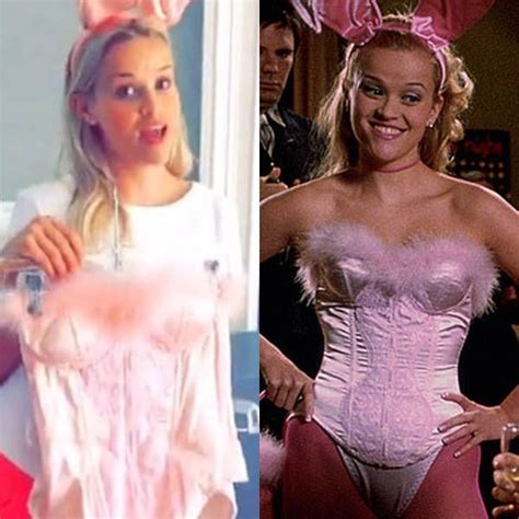 Reese Witherspoon Slips Back Into Elle Woods Wardrobe Legally Blonde Outfits Blonde