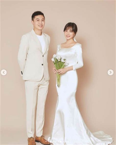 她想為了愛而結婚，而不是為了錢。 msc, trad.她想为了爱而结婚，而不是为了钱。 msc, simp. tā xiǎng wèile ài ér jiéhūn, ér bùshì wèile qián. 當最正主播遇上甜心主播 絕世神顏同框「長好像」 - 觸娛樂