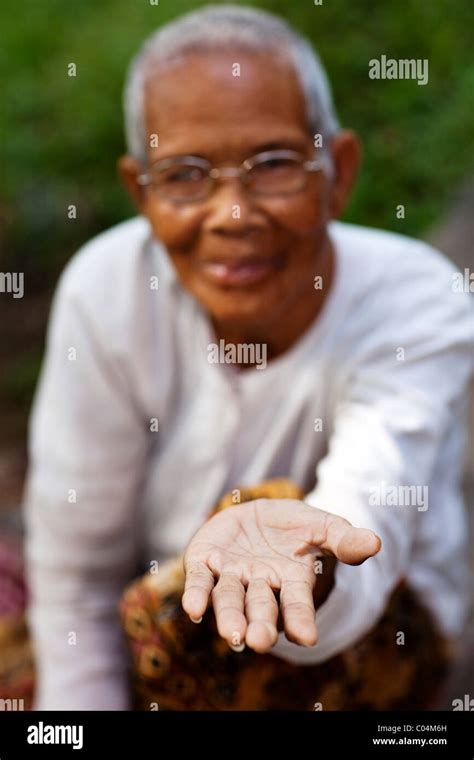 Cambodian Poverty Hi Res Stock Photography And Images Alamy