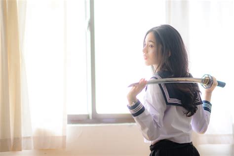 무료 이미지 아시아 사람 소녀 여자 벽지 섹시한 모델 사진술 감정 사람들 의류 아름다움 단맛 초상화 화이트 어깨 팔 관절 허리 방 휴양