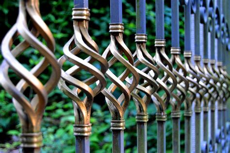 10 Unique Decorative Fence Ideas for Your Yard