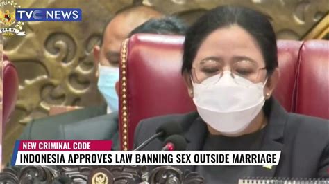 Video Indonesia Approves Law Banning Sex Outside Marriage Youtube