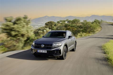 Volkswagen Touareg Facelift Revealed Here Next Year With R Plug