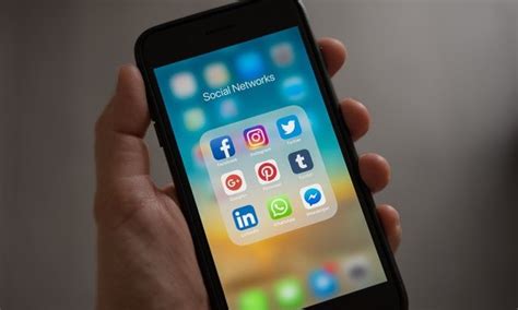 Click on your language to see the full list. 10 Best Social Media Apps for iPhone and iPad in 2020