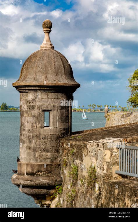 Centinela En La Fortaleza Del Morro Fotografías E Imágenes De Alta