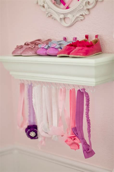 As you may know, ava and i are huge fans of headbands, big flowers and such to go on top of her little baby head. Nursery DIY: Shoe Ledge Headband Holder - Time to DIY