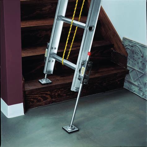 To safely work on stairs, the rear legs of the ladder need to be at a shorter angle than the front legs, which provide support for the. Ladder on stairs | Herramientas caseras, Erramientas ...