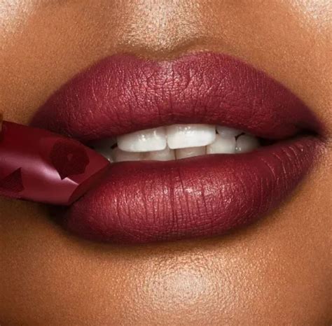 New Makeup Charlotte Tilbury Matte Revolution Scarlet Spell Lipstick