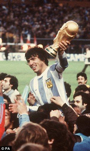 daniel passarella lifts the world cup trophy in 1978 after argentina beat holland daniel