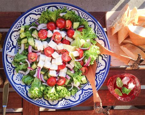 Grekisk Sallad Med Fetaost Och Tzatziki Hötorgshallen