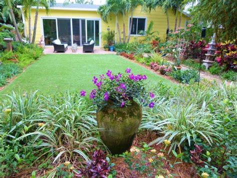 This collection draws from country and spanish plans, keeping with the favored styles of the floridian farmlands and beaches. Private Paradise: Beautiful color year round in this South ...