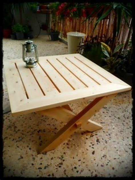 I thought pallet tables were over done until i made this for my sister. DIY Pallet Folding Chairs and Table | Pallets Designs