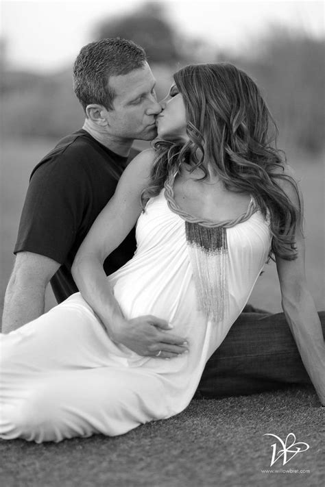 10 Ideal Maternity Picture Ideas For Couples 2024