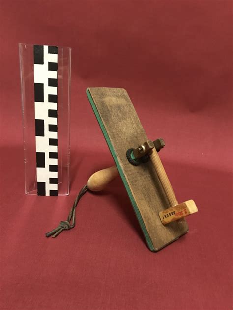 Pajarillo de aspecto rechoncho, con un diseño cromático muy llamativo en los machos. Matraca | Música popular de tradición oral