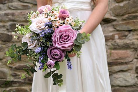 Made from the most realistic silk flowers available, these succulent flower bouquets are quite realistic looking. 30 Best Fake Flower Bouquets for Weddings That Look Real ...