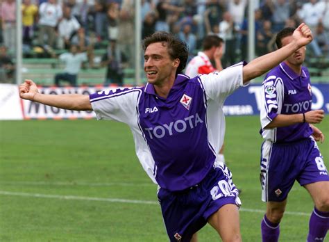 Due gol, il primo dei quali strepitoso, del. Enrico Chiesa foi um peregrino do futebol italiano: brilhou na elite e até na quarta divisão ...