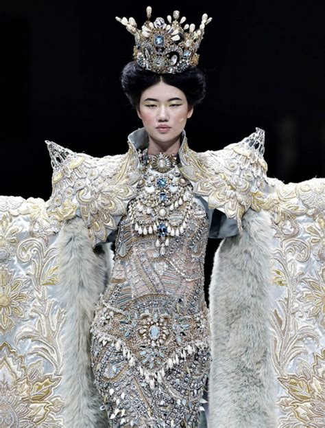 Guo Pei The Queen Of Chinese Couture Fashion Fantasy Fashion