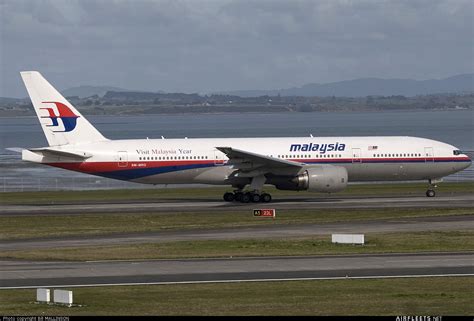 The reason for the disappearance of the flight is still unclear. Malaysia Airlines Boeing 777 9M-MRO (photo 2291 ...