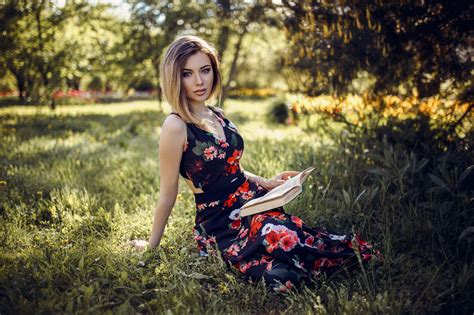 Wallpaper Blonde Dress Sitting Women Outdoors Books Blue Eyes