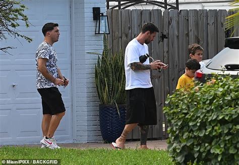 Encuentro Familiar Lionel Messi Disfruta En La Casa De Un Amigo En