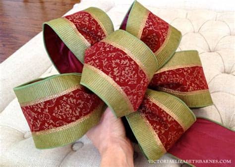 This is a simple ribbon bow that can add a little flare to your wedding decorations! How to make a bow... a step-by-step tutorial.