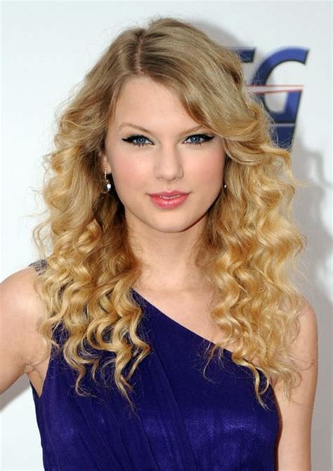 5 Best Taylor Swift Hair Looks Taylor Swifts Signature Hairstyles
