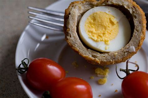 Egg anlam, tanım, egg nedir: Foods of England - Scotch Eggs