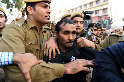 印度優步司機綁架強姦女乘客被判有罪 紐約時報中文網