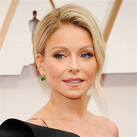 Kelly Ripa Just Flaunted Her Incredible Abs In The Tiniest Sports Bra