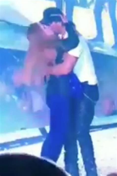 Enrique Iglesias Passionately Kisses Fan During Concert Ok Magazine