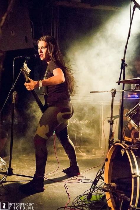 Fernanda Lira Nervosa Dark Metal Rock Y Metal Heavy Metal Girl Heavy Metal Music Guitar