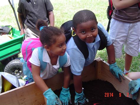 Allapattah Flats First Graders Get Their Gardens Started Lucielink