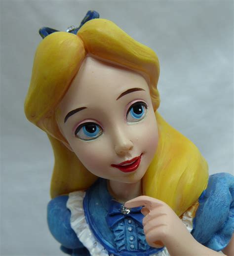 So haben sie die geschichte von alice noch nie gesehen. Disney Showcase Figur : Prinzessin Alice im wunderland ...