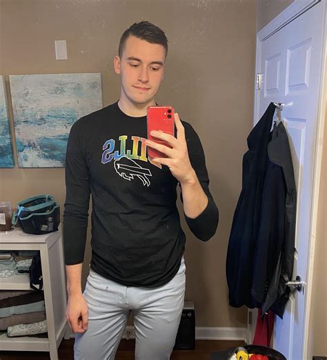 A Gay Buffalo Fan Goes Viral Wearing His Bills Pride Shirt Outsports