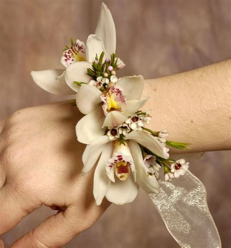 Unique Wrist Corsage This Mother Daughter Orchid S Corsages Are Really Cute Wedding
