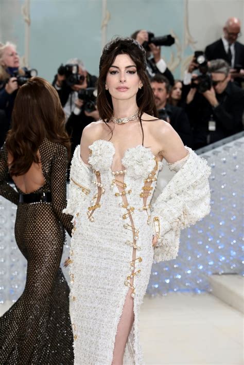 Anne Hathaways Versace Dress At Met Gala 2023 Popsugar Fashion Uk