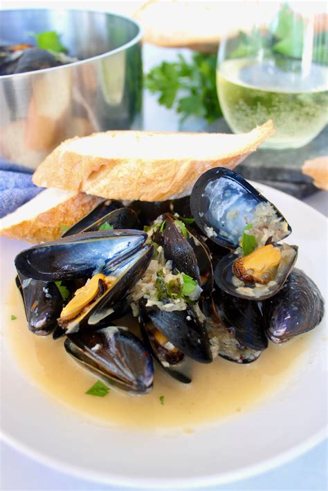 Mussels In White Wine And Garlic Sauce Recipe For The Love Of Sazón