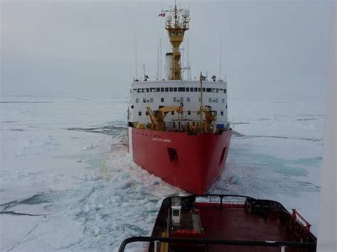 Two Canadian Coast Guard Icebreakers Reach North Pole Cbc News