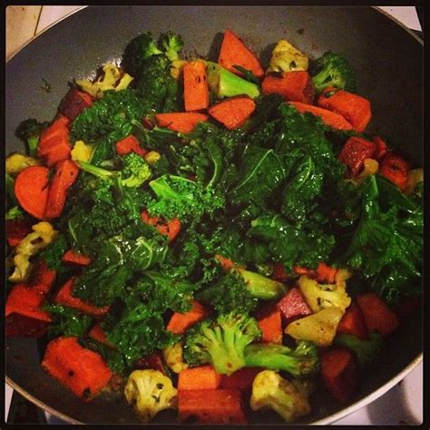 Spoon potato mixture over lettuce; Kale, carrots, broccoli, cauliflower, sweet potatoes, Made this- it was amazing! (With images ...