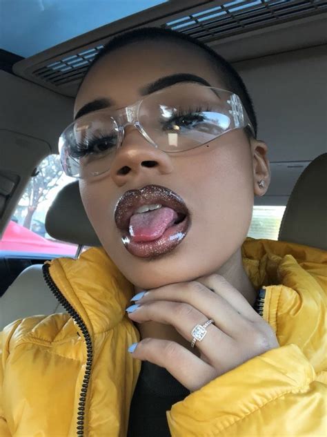 Pin By 🧁 On BeautÈ Et Accessoires Girl Tongue Pretty Face Day Glow